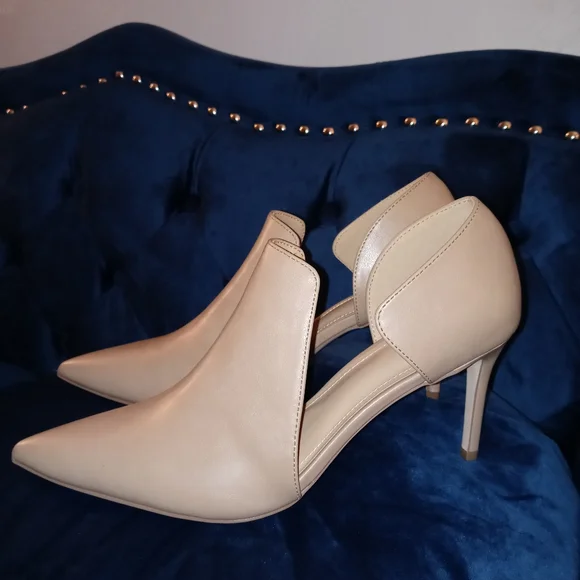 Stilettos - Picture 2 of 9